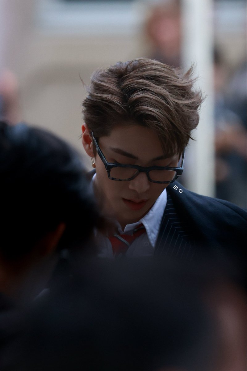 cook1e_dough's tweet photo. suit n tie

#alldayproject #woochan #우찬 
#올데이프로젝트 #ADP https://t.co/Fpv46LF6cn