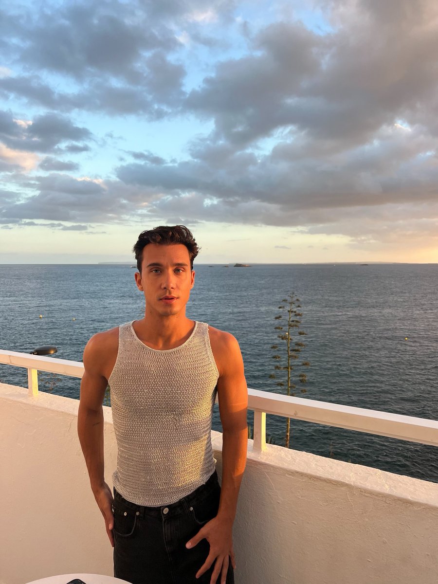 ruggerosciuting's tweet photo. almost bday 🩶 https://t.co/h99yNymLLa
