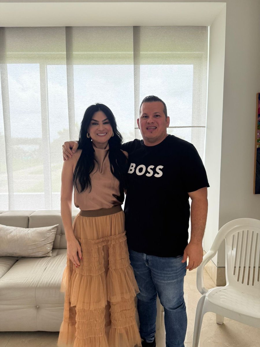 Hoy se me vino a la mente y recordé con mucho cariño la Fundación Musa Besaile, liderada por la Dra. Milena Flores de Besaile. Siempre admiré su entrega, su sensibilidad social y el amor con el que trabajó por los más necesitados. Su labor con los habitantes de la calle fue un