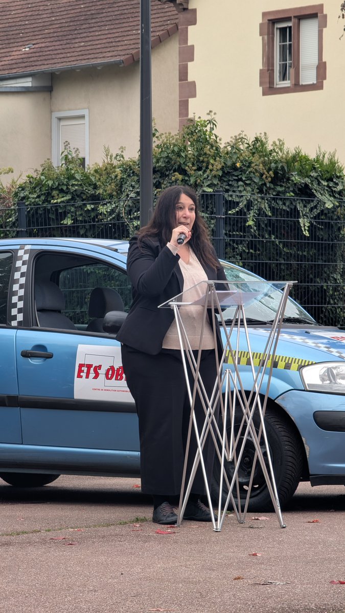Préfet de région Grand Est & du Bas-Rhin 🇫🇷🇪🇺 (@prefet67) on Twitter photo #SécuritéRoutière 🛴 | Crash test avec trottinette électrique au collège Jules Hoffmann à Strasbourg
📍 Ce lundi 6 octobre 2025, Marilyne Poulain, préfète déléguée à l'égalité des chances auprès du @prefet67, accompagnée de Jeanne Barseghian, maire de <a href="/strasbourg/">Strasbourg.eu</a>, a assisté à #SécuritéRoutière 🛴 | Crash test avec trottinette électrique au collège Jules Hoffmann à Strasbourg
📍 Ce lundi 6 octobre 2025, Marilyne Poulain, préfète déléguée à l'égalité des chances auprès du @prefet67, accompagnée de Jeanne Barseghian, maire de <a href="/strasbourg/">Strasbourg.eu</a>, a assisté à