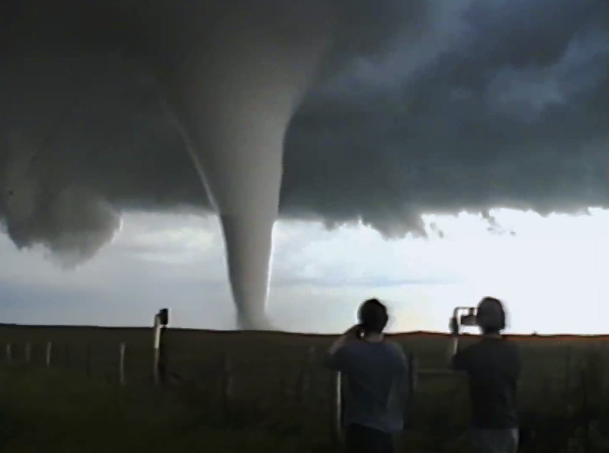 ForensicsJack's tweet photo. I’m a 19 year old from the UK, and earlier this year I decided to spend one month in the US to possibly see my lifelong dream, a tornado.  In that month I documented the first EF5 in 12 years, and possibly the tornado of the decade, within a week of each other. https://t.co/ggnqOXTINm