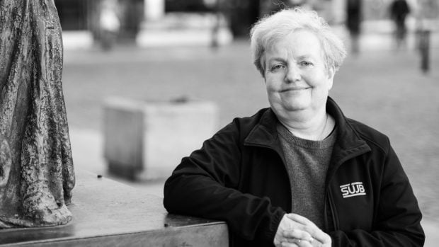 Jestli pro mě někdo byl příkladem statečného člověka, nezpochybnitelného odborníka a zároveň uvědomělého a zodpovědného občana, byla to Dana Drábová.
Děkuji za všechno a jsem smutný. Budete tady chybět.
R.I.P.

...jo a radiační situace na Ukrajině zůstává normální.