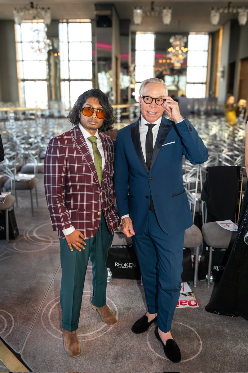 ashwingane's tweet photo. NYFW 2025. Fashion meets legacy.
Honored to meet @TommyHilfiger — a cultural architect and pioneer of style.
Styled in @hiveandcolony bespoke, guided by @mrchriscampbell.
#NYFW2025 #AshwinGane #CinematicTrap #HiveAndColony #DailyFrontRow https://t.co/9LtezJ0r8o