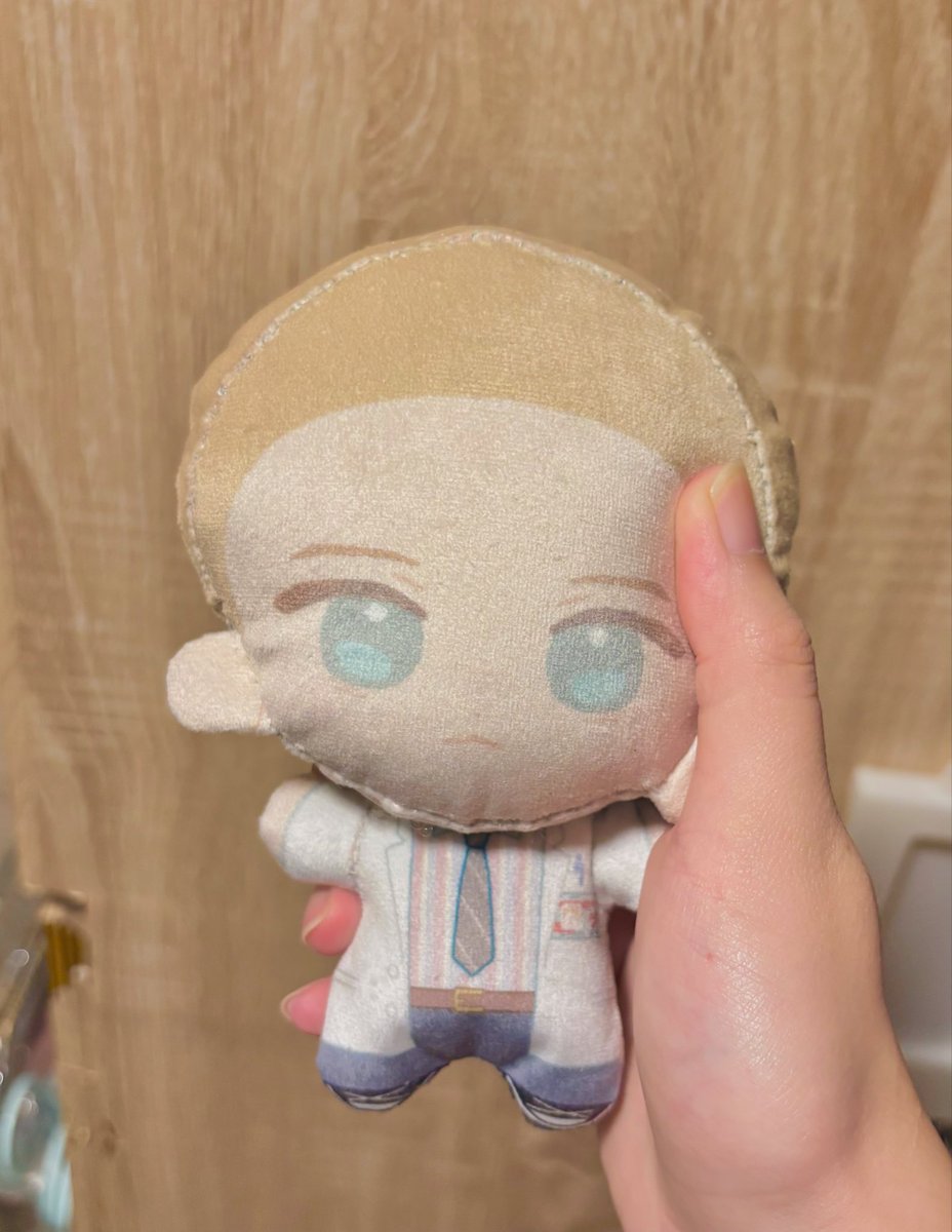 gummyyshin's tweet photo. He is bald with zero brain cells https://t.co/jXfmLG7crm