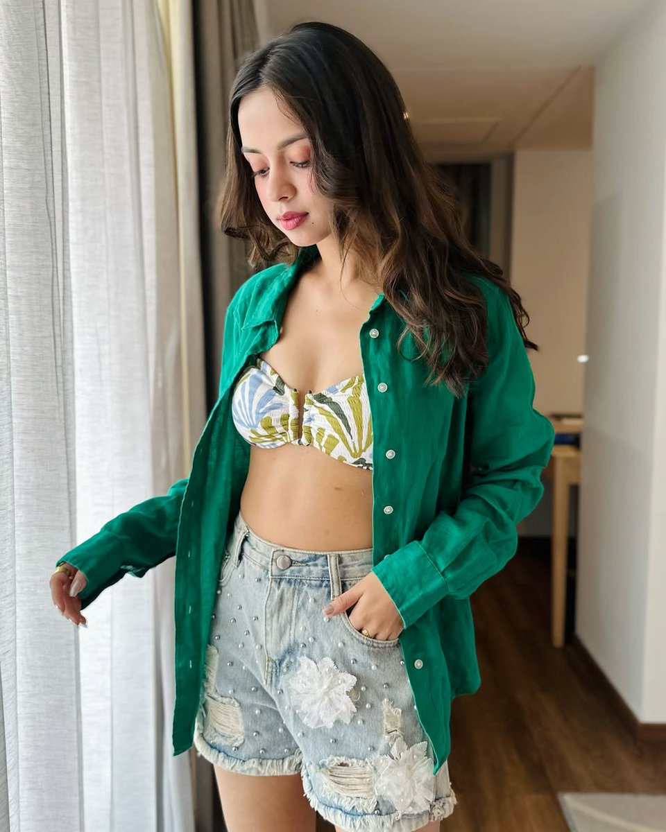 bindboys's tweet image. 🌟 Young, fierce, and fabulous! Nitanshi Goel is Bollywood’s new fashion queen — only on @bindboys  💃✨
Read more. bindboys.com/blog/nitanshi-…
#NitanshiGoel #Fashion #Style #Bollywood #Glamour #footwear #bindboys #shopping