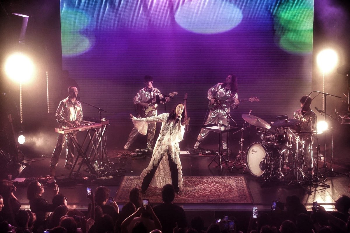 ximenamusic's tweet photo. Qué bonita noche en Madrid, gracias por compartir este show conmigo. LQM. 🫰🏼 https://t.co/nb8FmCTiJF