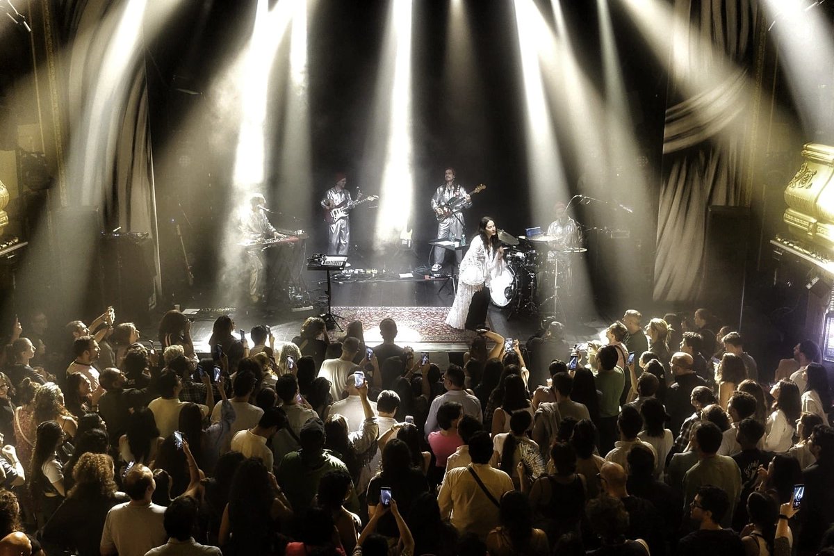 ximenamusic's tweet photo. Qué bonita noche en Madrid, gracias por compartir este show conmigo. LQM. 🫰🏼 https://t.co/nb8FmCTiJF