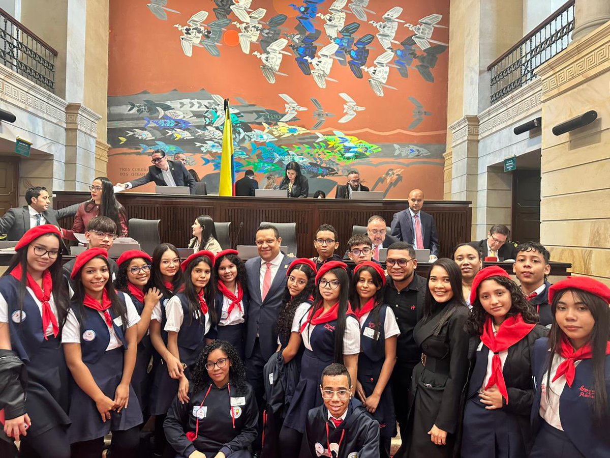 jorgecercharf's tweet photo. Hoy recibimos la grata visita de los estudiantes de grado 9° del Colegio Sagrado Corazón, del distrito de Riohacha, una delegación conformada por jóvenes provenientes de diversos municipios de nuestro departamento. https://t.co/68s5v9KkHv