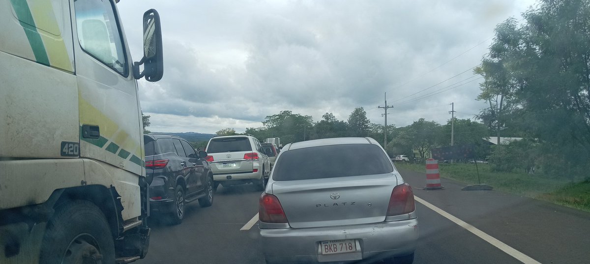 NelsonRic2's tweet photo. #TierradeNadie
Desvio Troche cierre de ruta
@EnriqueRieraE Nde inútil vos y tus policías. Tu derecho termina dónde empieza el mio? @chiqui_avalos @ABCDigital https://t.co/H1k8csv9KE