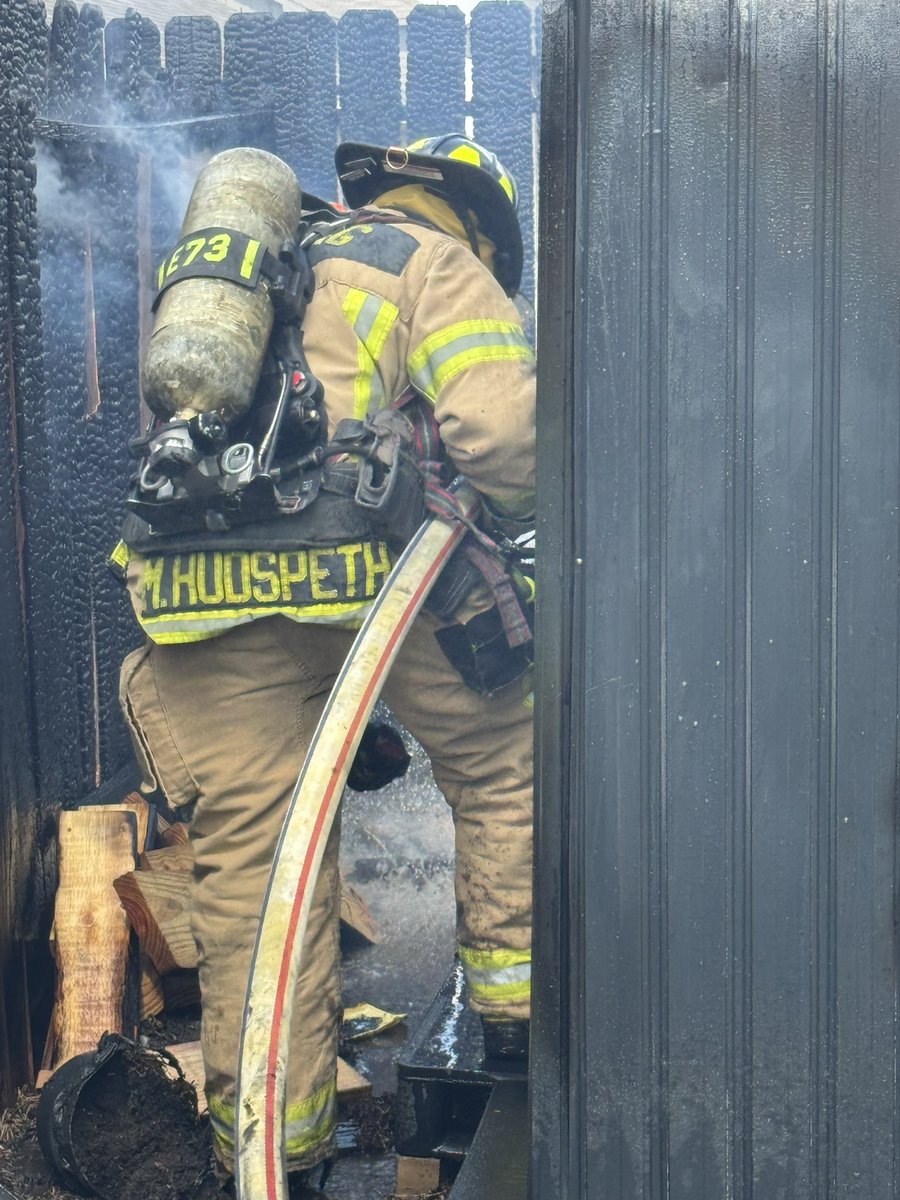 Springfdtx's tweet image. A Breckenridge Heights neighbor heard an explosion and called 9-1-1 when they stepped outside and saw smoke this afternoon. Spring Firefighters arrived to find heavy smoke coming from a backyard shed that spread to the back and side fence. No injuries and firefighters kept the…
