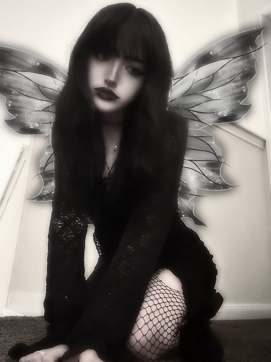 meepgerl's tweet photo. maybe fairies are real… +ﾟ：｡*ﾟ+. https://t.co/H5QRfkjHZh