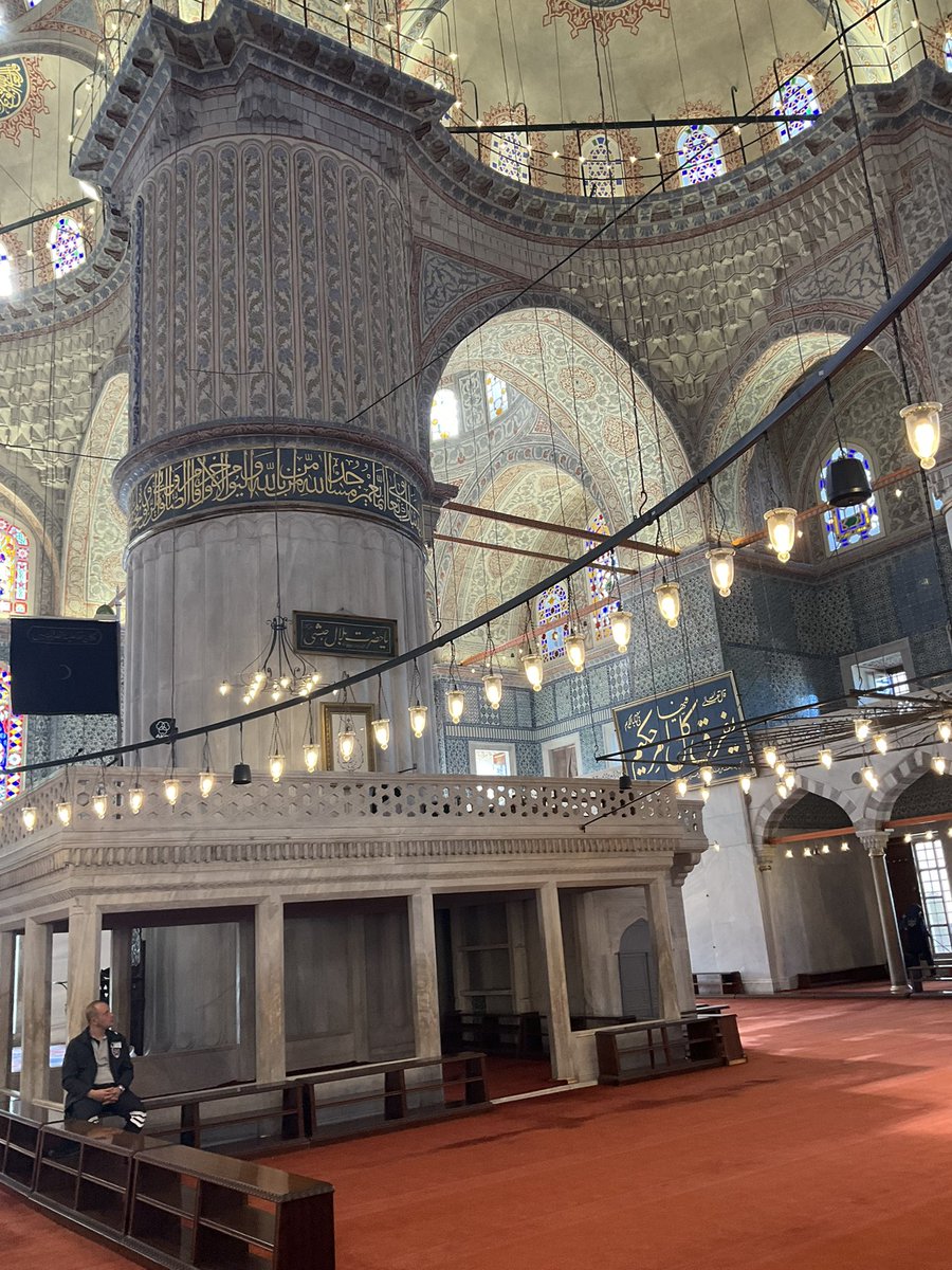 09gT5gz2F0XrB0d's tweet image. 【世界遺産🌍イスタンブール旧市街のブルーモスク🕌に行ってきた‼️】
イスタンブール観光目玉のブルーモスク。オスマントルコ皇帝アフメット1世の命で、1609年から7年半の歳月をかけて建造された。格式高い６本のミナレレット持つ。内部は青🟦を基調とした美しいイズニックタイルで埋め尽くされている