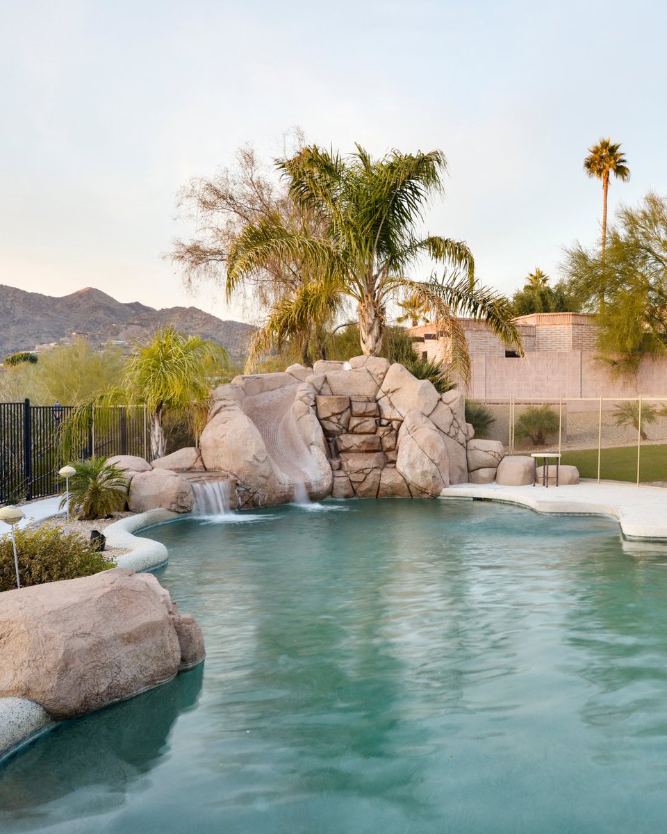 BlueWaterPoolCo's tweet image. Pool care doesn’t stop in November! 🌞 Since 1973, Blue Water has kept Arizona pools clean, safe &amp;amp; balanced all year. Request a free quote: bluewaterchemical.com/contact-us/