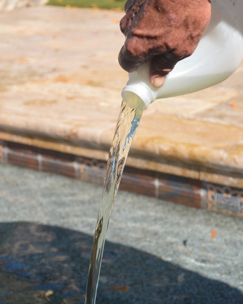 BlueWaterPoolCo's tweet image. A clean pool is safe &amp;amp; long-lasting. 🚨 Know the top signs your water needs a chemical adjustment: bluewaterchemical.com/top-signs-your…