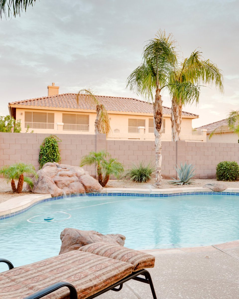 BlueWaterPoolCo's tweet image. Professional cleaning saves time, money &amp;amp; headaches. 🧼 Discover the top benefits of hiring a pool care pro: bluewaterchemical.com/the-top-benefi…