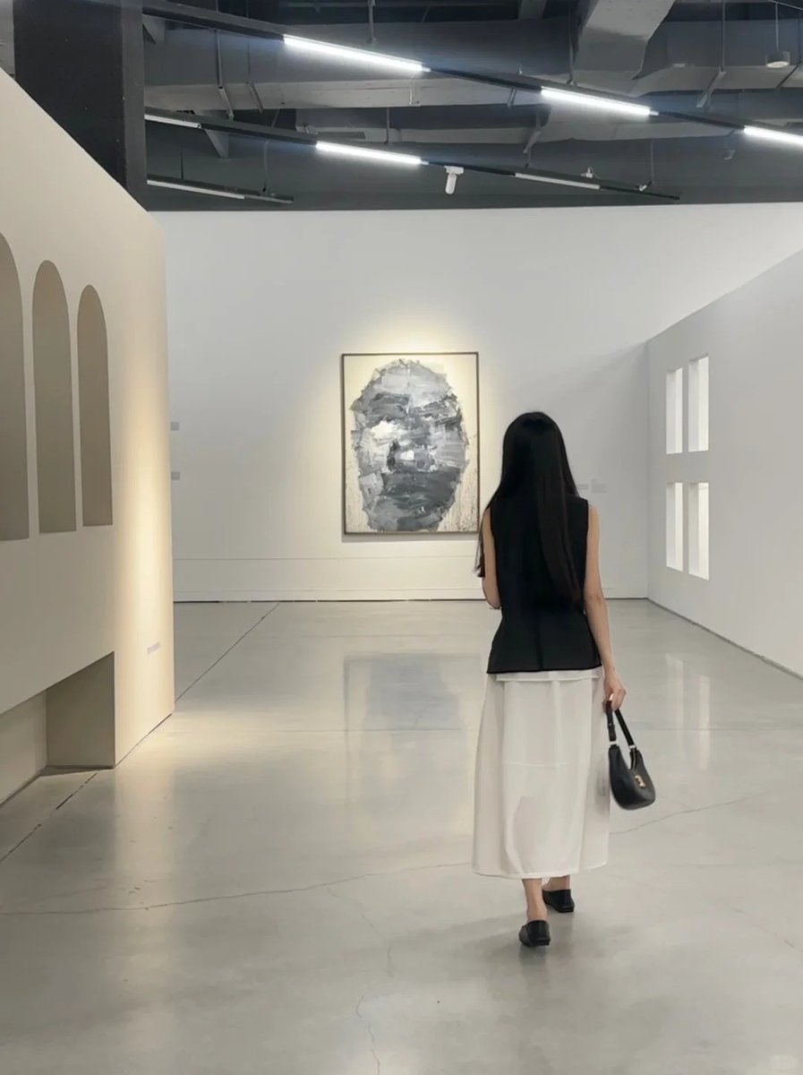 ✨ Wandering through the art gallery today felt like walking inside a dream, every painting spoke a different emotion, every color whispered a forgotten story. I realized art doesn’t just decorate walls, it decorates the soul. 💖🖼️🌸