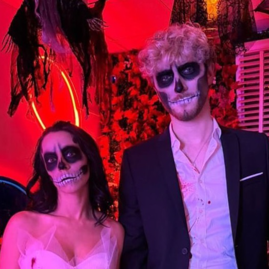 🦴 DISPO pour HALLOWEEN 👻

J'ai encore de la place pour Halloween, le 31 ou même avant pour une soirée, un shooting, une video, un stream.. 

Pose de prothèse - Maquillage complet - Simple à complexe ! 

N'hésitez pas à venir glisser dans mes DM 

#RT apprécié ♥