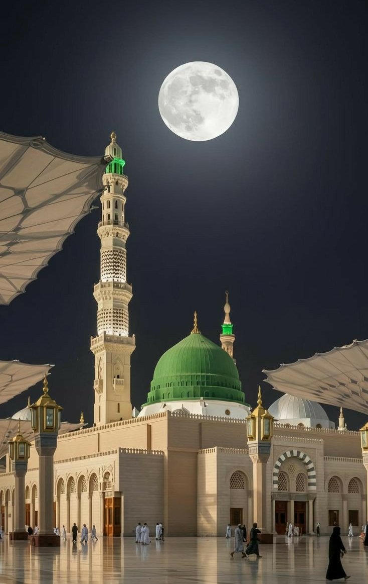 The moon of the Prophet's Mosque