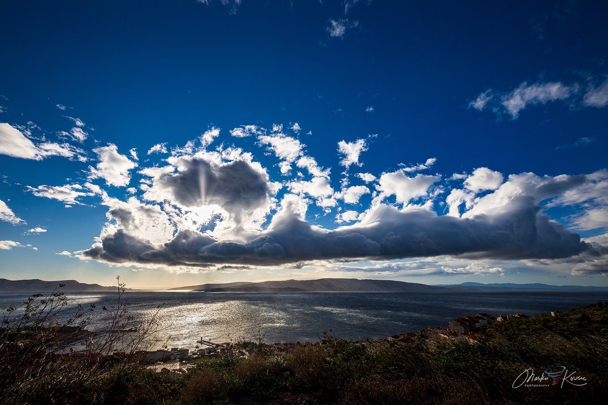 On the way back along the coastal road in Kvarner, the must-stop area is Senj, Croatia. I time-lapsed this rotor cloud under the Lee wave along the coast, a typical event in the area, for over an hour. The Kelvin-Helmholtz waves appearing along the rotor were even more amazing.