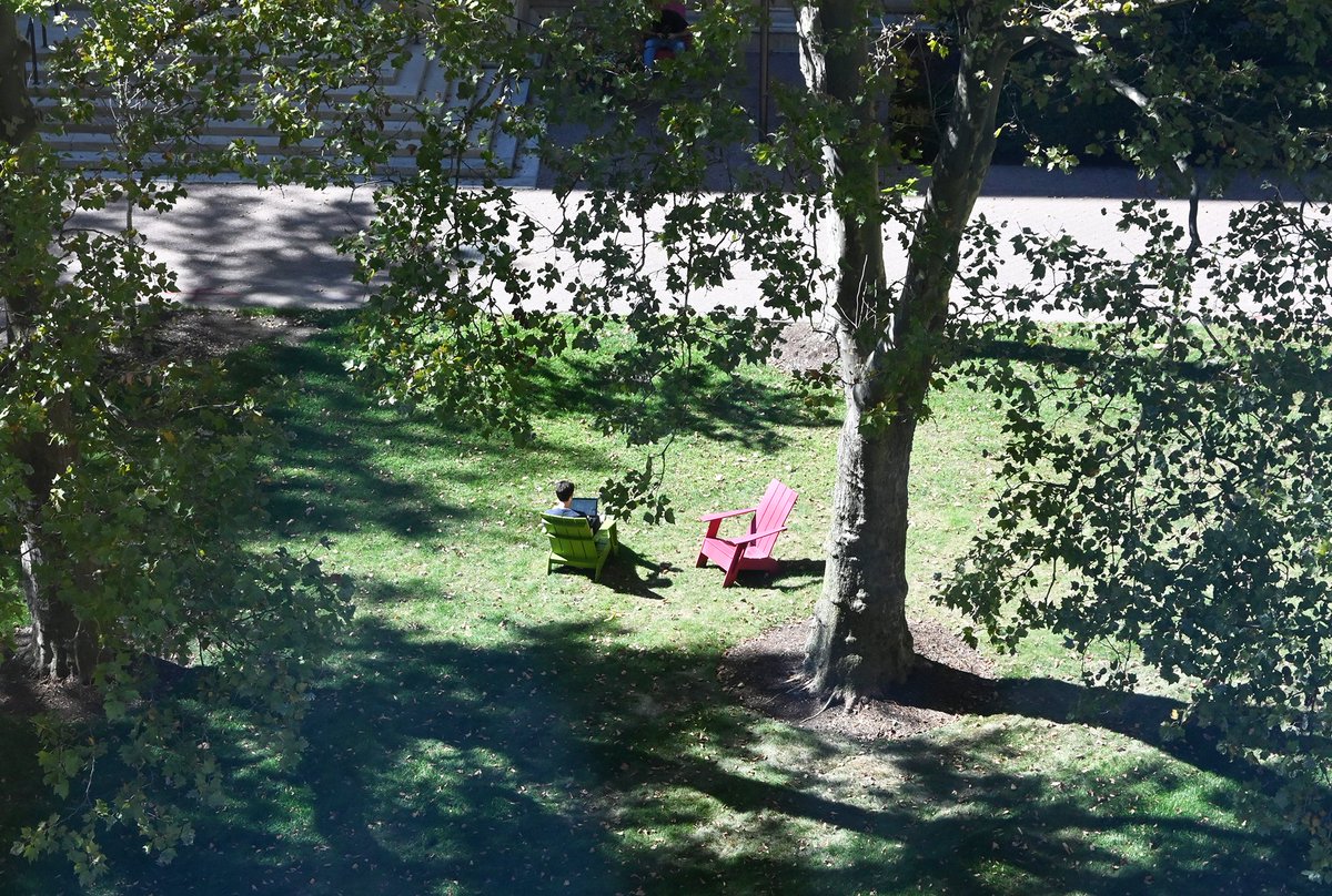 MITstudents's tweet image. Fall is starting to settle in on campus…even though it still feels like summer. #AroundMIT