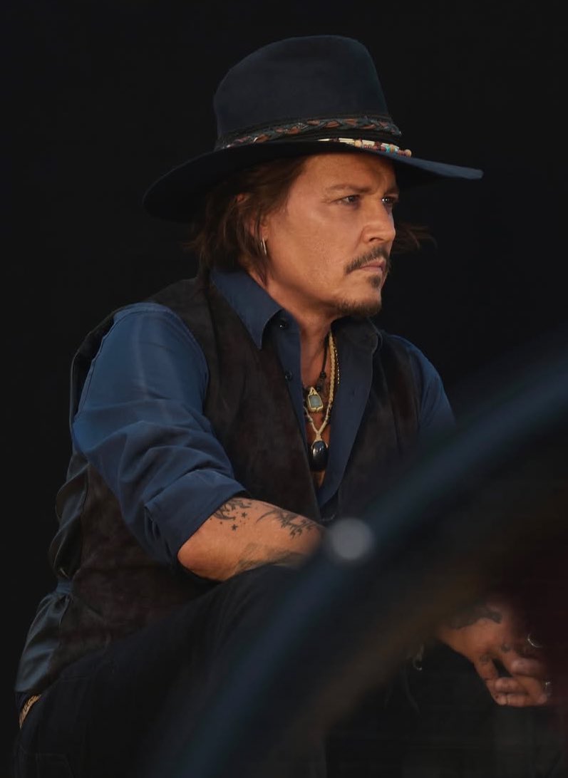 Central Johnny Depp tweet media