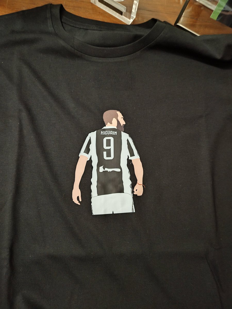 KillerJoe67's tweet photo. I regali quelli belli parte 2.
#pipita #higuain
#lajuvenonmuoreletteralmentemai https://t.co/9xCi0OseAo