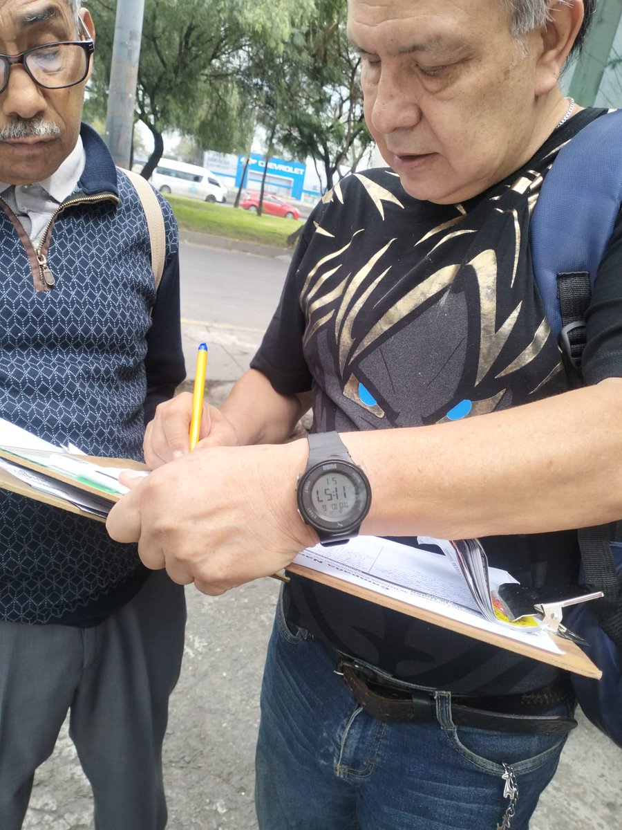 JavierosvaldoE2's tweet photo. @ANUEE_MX comité del pueblo de Santa Marta Acatitla sigue en la recolección de firmas en Canal de san Juan en el centro de cobró de CFE https://t.co/mPMeTPrr1i