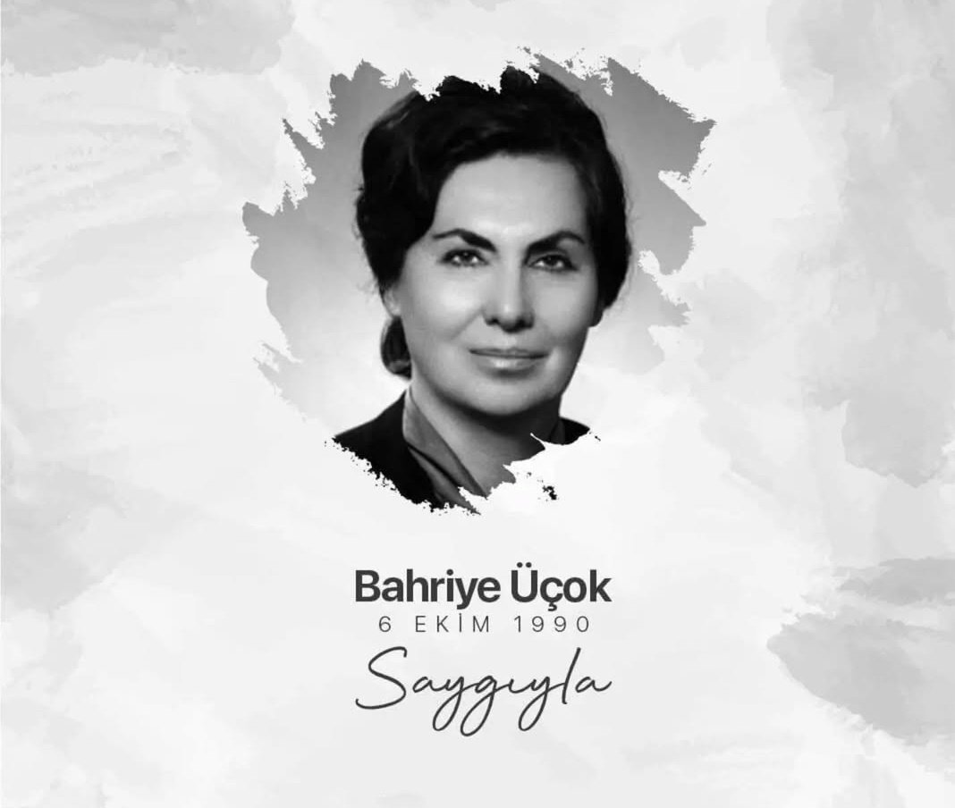 Atatürkçü Düşünce Derneği kurucularından, laik Cumhuriyetin ve Atatürk devrimlerinin yılmaz savunucusu Doç.Dr. Bahriye Üçok'u katledilişinin 35. yılında saygı, sevgi ve
özlemle anıyorum.

#BahriyeÜçok ♥️♥️ ölümsüzdür ...