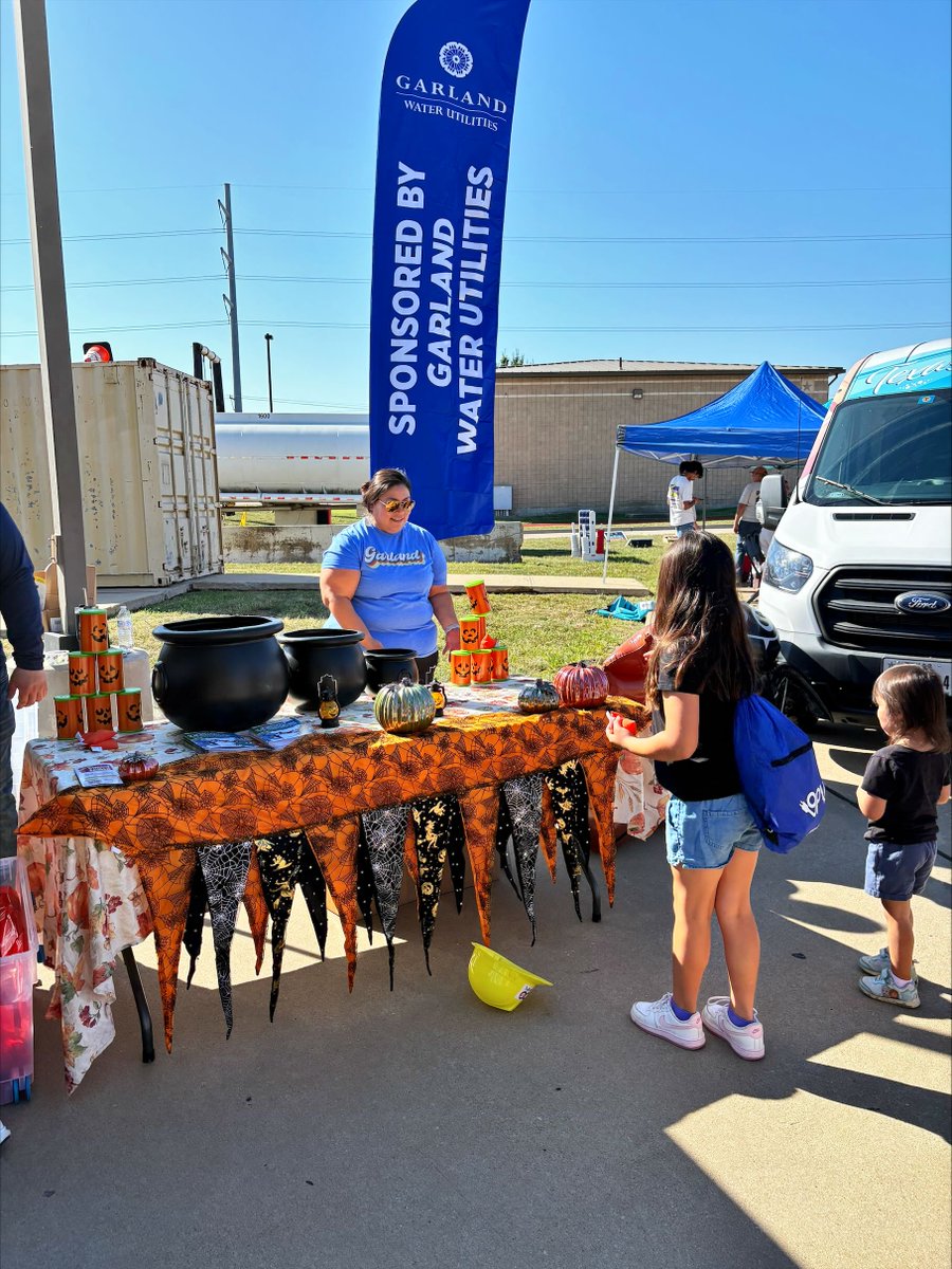garlandtxgov's tweet photo. 🎉 A huge thank you to all the families who joined us at #SafetyFest2025! Your participation made the event a great success.

💧 An extra big shoutout to our amazing #GarlandWaterUtilities employees who volunteered their time and energy to make this community event possible. https://t.co/FOTKpsPQUD