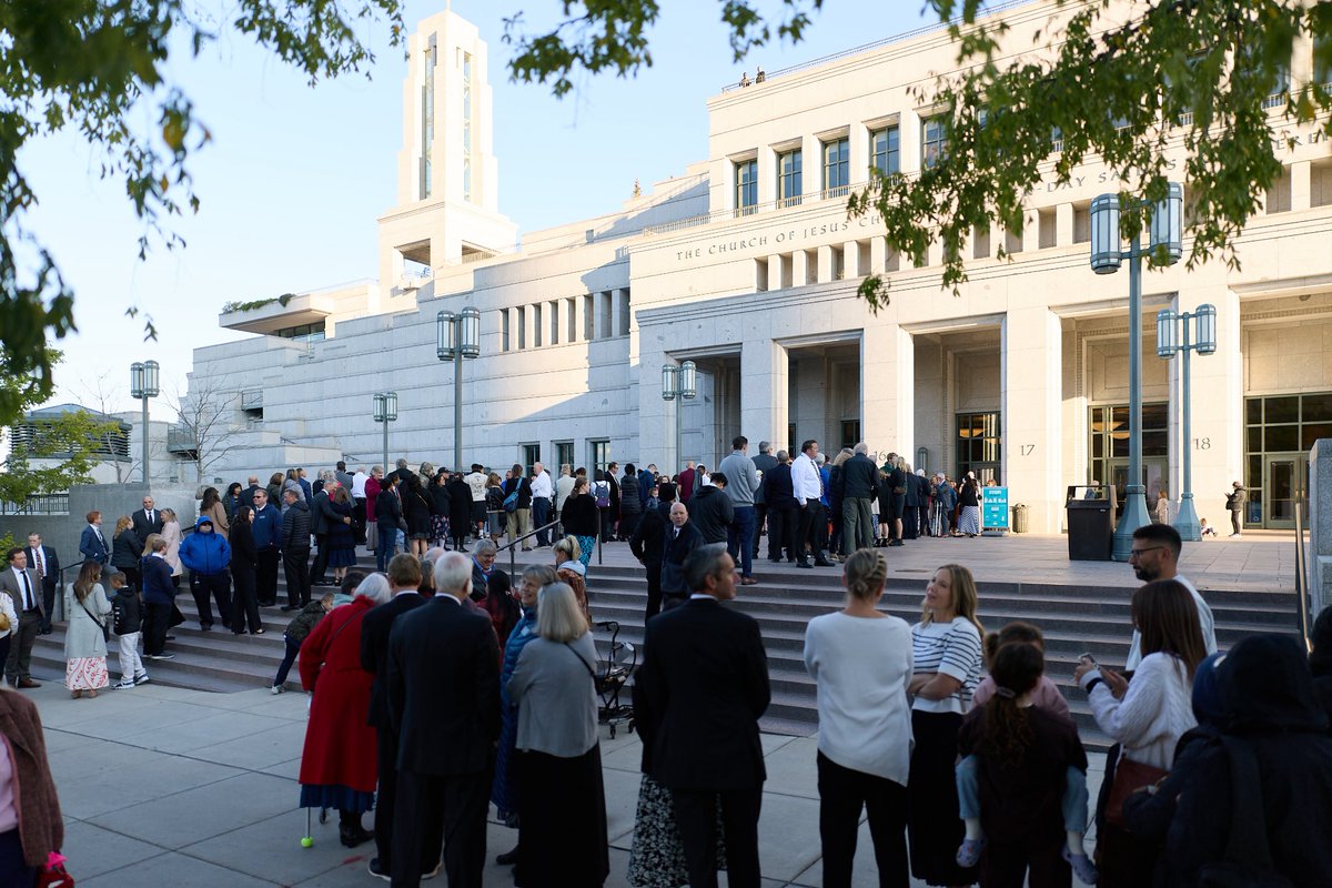 Ch_JesusChrist's tweet image. Thousands of mourners of all ages are passing through the Conference Center on Temple Square today to bid a final farewell to President Russell M. Nelson, who led The Church of Jesus Christ of Latter-day Saints for more than seven years before he died on Saturday, September 27,…
