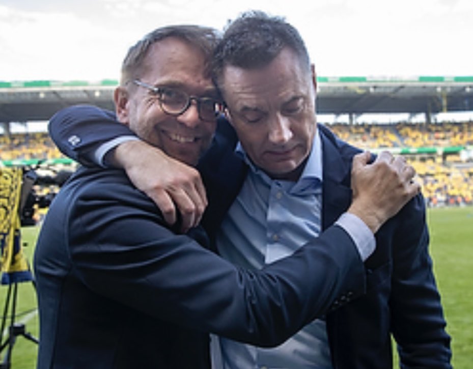 På trods af 131 mio i underskud forgyldes Ole Palmå med kæmpe bonus.  Direktøren har hyldet Jan Bech, velsignet salget til GFH, forsvaret bettingreklamer på spillertrøjer og lovet solceller på tagene. 
Læs hele artiklen her: nejtilgfh.dk/chefen-griner-…