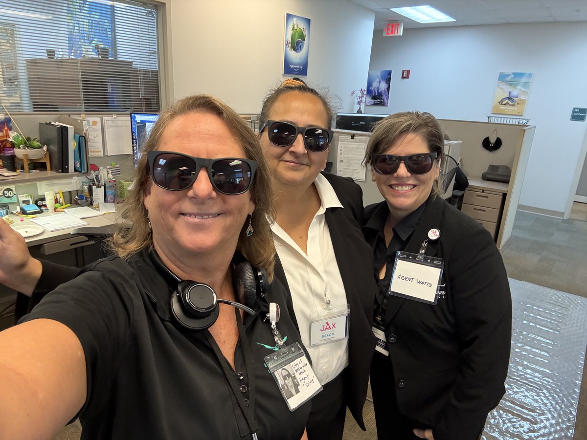 BeachesEnergy's tweet image. Thanks to our Beaches Energy Customer Service Team for making the impossible possible with dedication and positivity! We appreciate our customers; your support keeps our beaches #CommunityPowered! Join us all week for activities and giveaways! #CustomerServiceAppreciationWeek