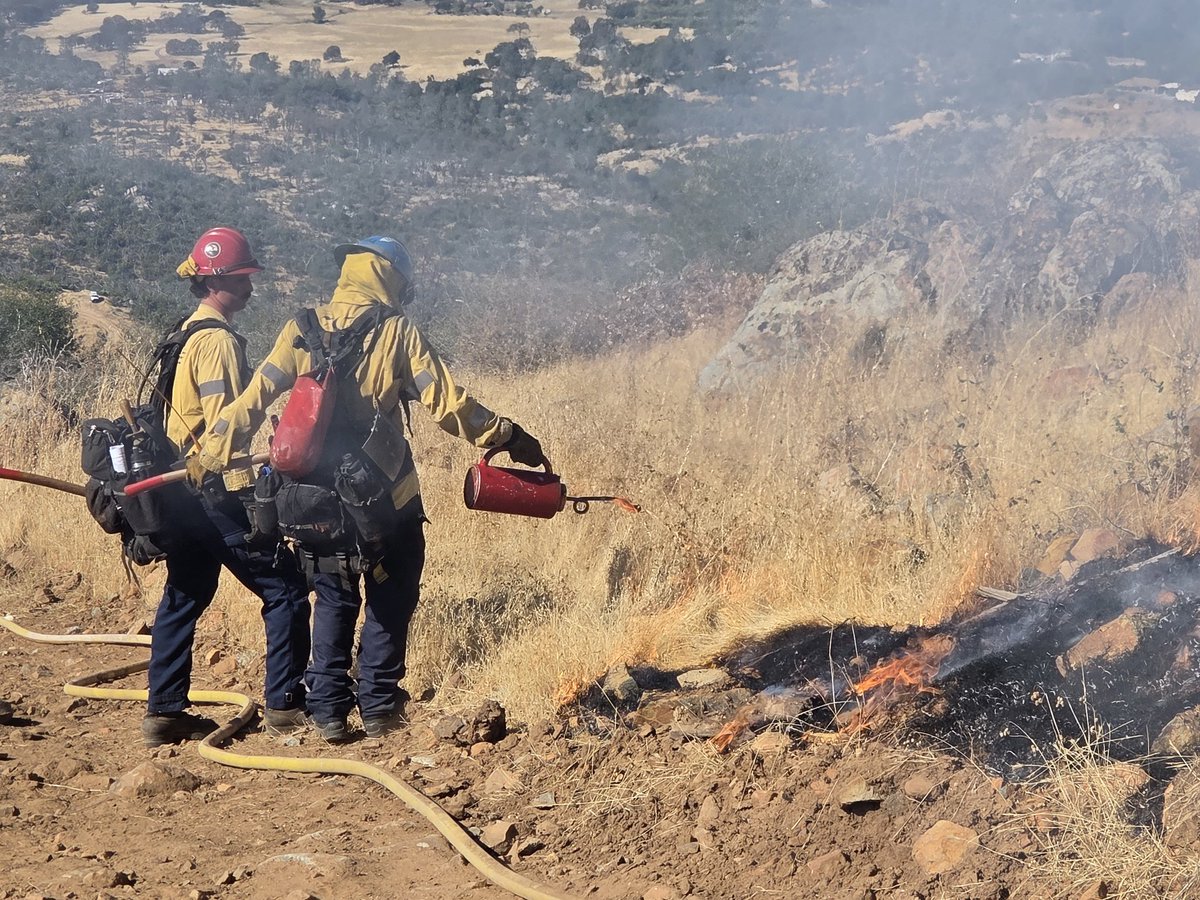 CALFIRE_ButteCo's tweet photo. Burning has begun on the #PhoenixVMP. The goal is to burn 433 acres over the next three days off Forbestown Road east of Oroville. Four Crews, 13 engines, and two dozens are here, along with several water tenders and overhead personnel, to ensure a safe and successful operation. https://t.co/N8zTyPXN0F