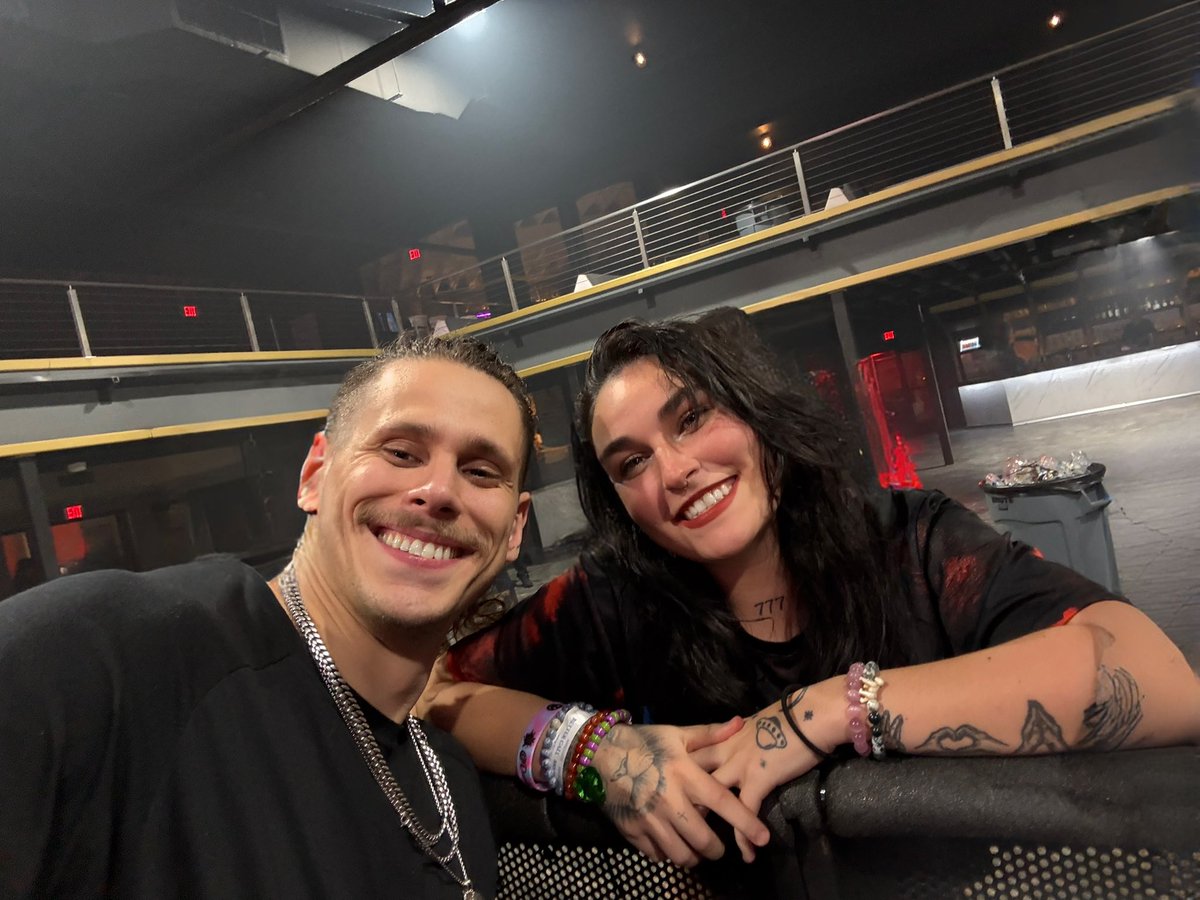 ashlenexoxo's tweet photo. yoooo just flexing that I’m sullys biggest fan ever ok bye 🤷🏽‍♀️🤏🏽 https://t.co/kM2O5QZvGZ