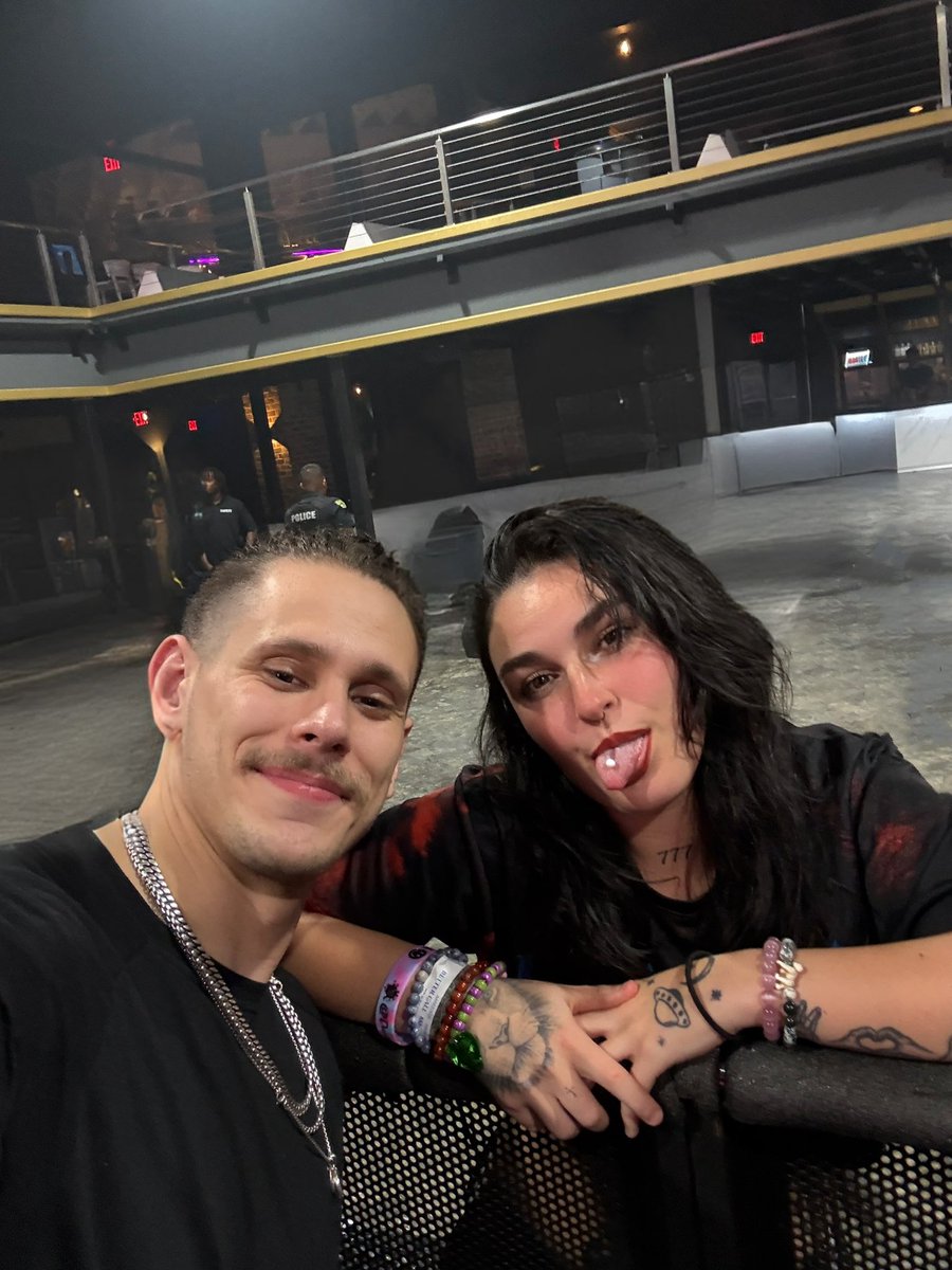 ashlenexoxo's tweet photo. yoooo just flexing that I’m sullys biggest fan ever ok bye 🤷🏽‍♀️🤏🏽 https://t.co/kM2O5QZvGZ