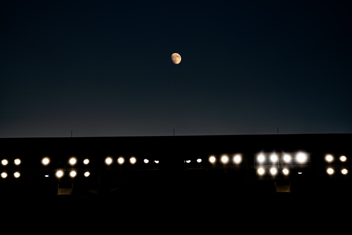 🌔🏟️