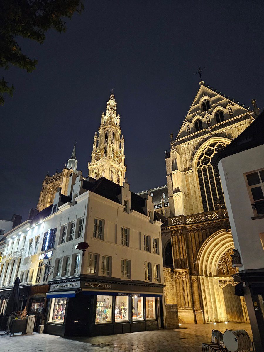 csanchez's tweet image. In Antwerp for my first #devoxx .be. About time 🙈 @devoxx