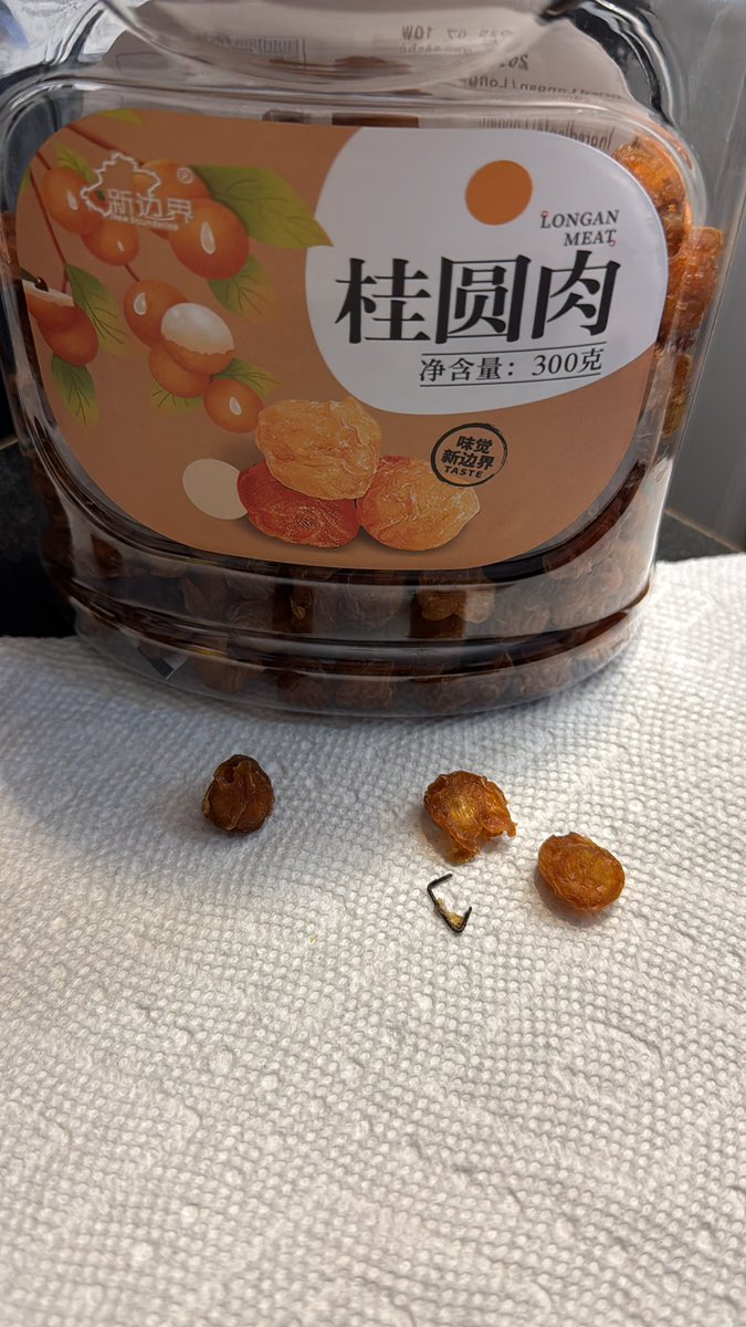 michaelyclee's tweet photo. 咬著咬著怎麼就咬到根釘書針 https://t.co/bFFLvd2e1v
