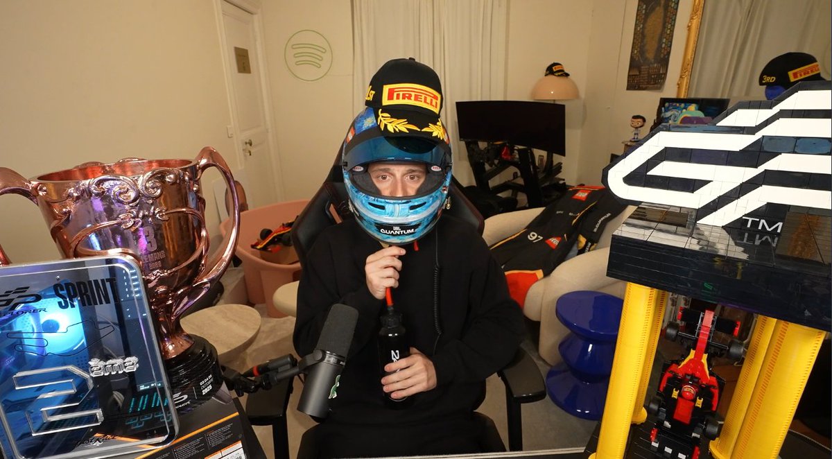 MeilleurDTwitch's tweet image. MDRRRR le début du live de Maxime 🤣

#GPExplorer3 #TheLastPlace