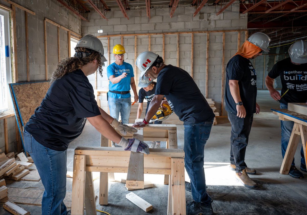 alectranews's tweet image. 10 Alectra employees teamed up with @HabitatGW to help build affordable homes in Guelph.
 
This 30-townhome project supports families in the “missing middle”—earning modest incomes but still shut out of home ownership.
 
#AlectraCARES #HabitatForHumanity #GuelphON