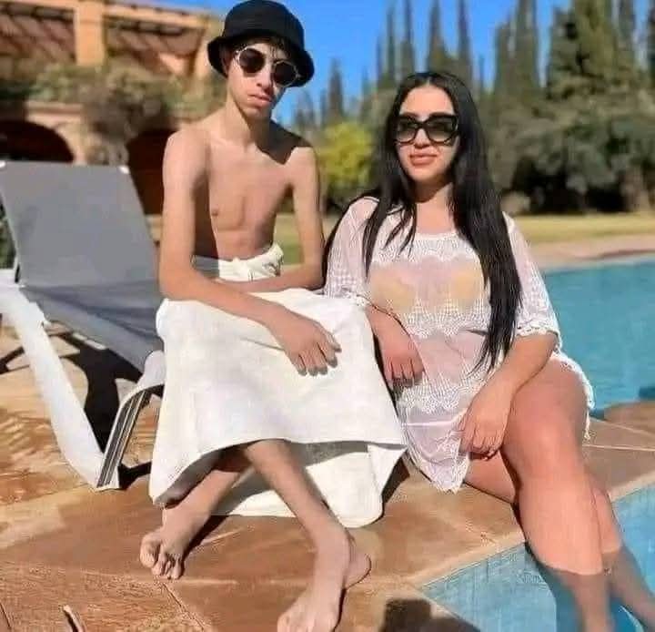 اسبوع عسل كمان
ومش هيتبقى منه غير البرنيطة .