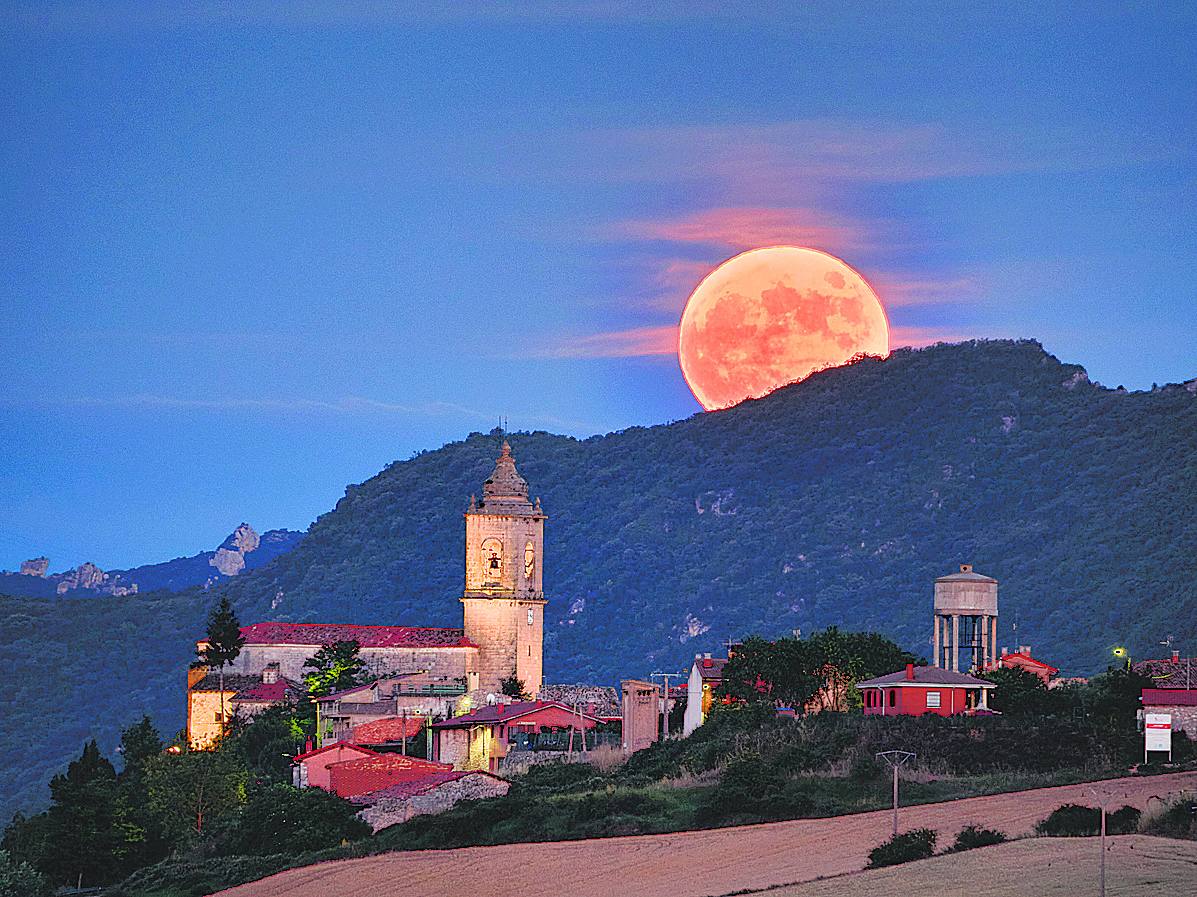 Como colaboradores del concurso organizado por EL CORREO, te invitamos a sacar cámara o teléfono y lanzarte a capturar la esencia de Miranda. Doce fotografías se convertirán en las protagonistas del calendario 2026 ¿Será la tuya una de las elegidas?
Ver ➕ maderassusaeta.com/participa-en-e…