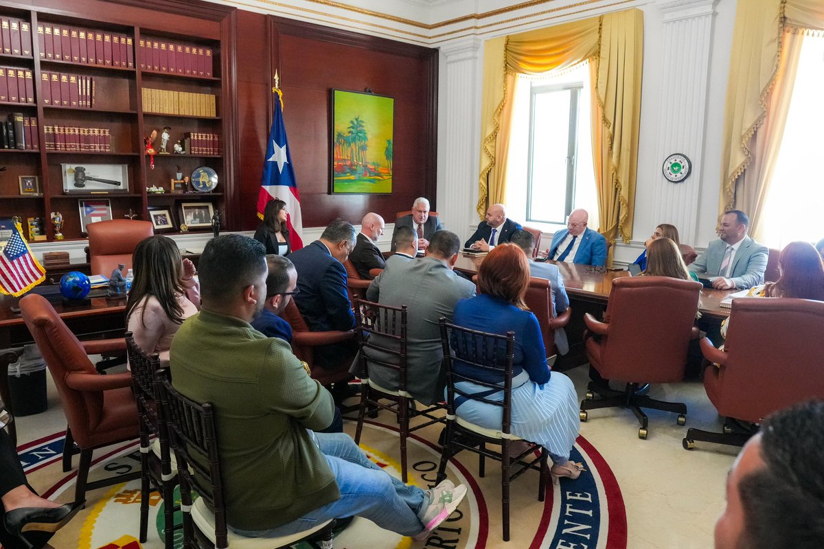 trschatz51's tweet photo. Reunión productiva con el caucus en el Senado previo al inicio de los trabajos en la Sesión. 

Estamos enfocados en trabajar juntos para abordar los desafíos y oportunidades que enfrenta Puerto Rico. 

#SenadoPR #TrabajoLegislativo https://t.co/Nu2mSUxUbR