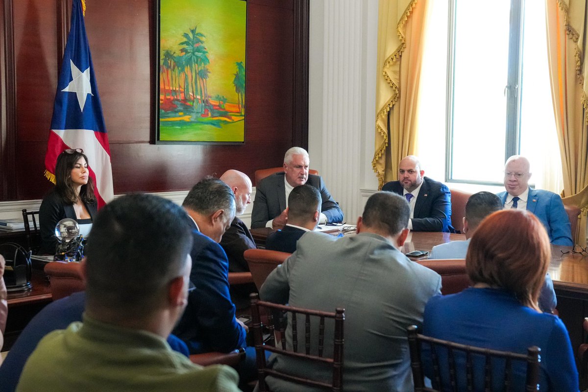 trschatz51's tweet photo. Reunión productiva con el caucus en el Senado previo al inicio de los trabajos en la Sesión. 

Estamos enfocados en trabajar juntos para abordar los desafíos y oportunidades que enfrenta Puerto Rico. 

#SenadoPR #TrabajoLegislativo https://t.co/Nu2mSUxUbR