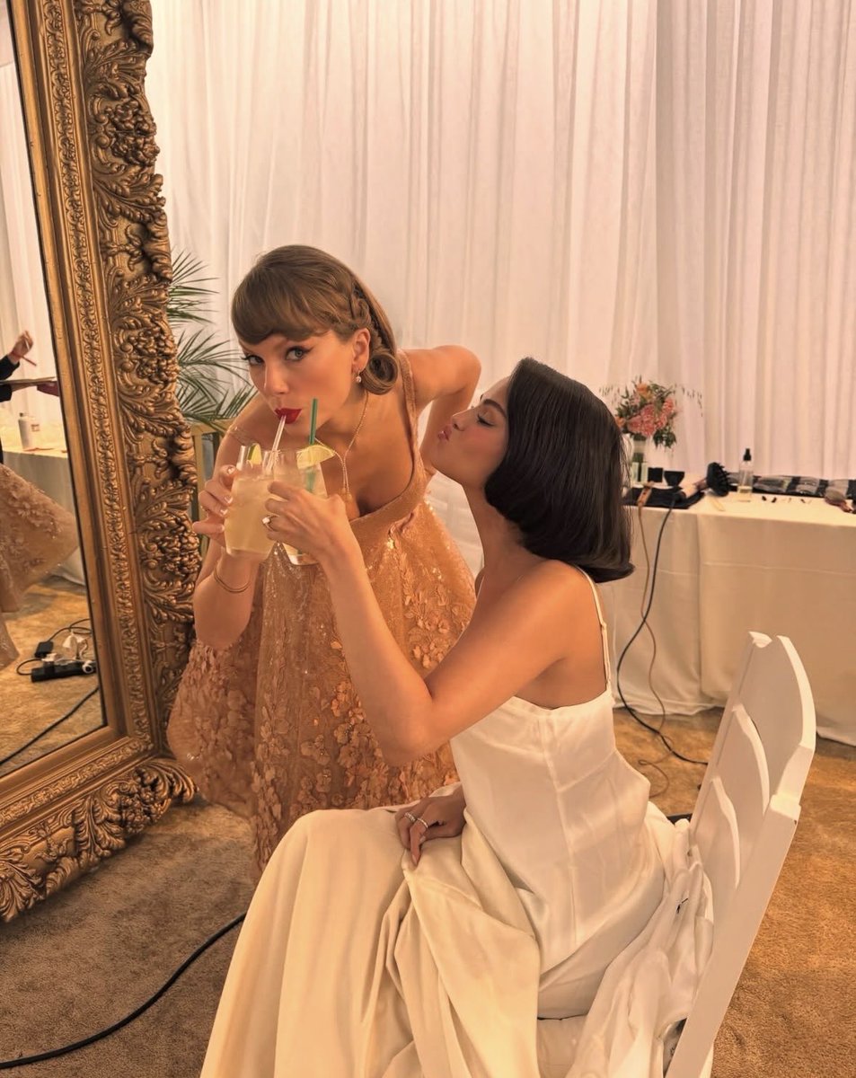 selmakesmerare's tweet photo. TAYLENA IS FOREVER https://t.co/DD4BZpMbyR