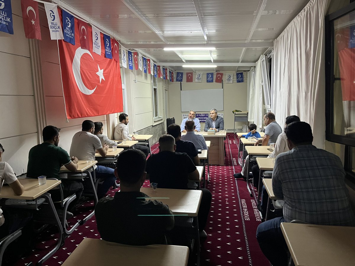 Eğitim Birim Başkanımız Hamit KURT’un konuşmaları ile haftalık toplantımızı gerçekleştirmiş bulunmaktayız.

İstikamet üzerinde bir gençlik, ahlaki ve manevi kalitesi yüksek bir gençlik, kuvveti değil Hakkı üstün tutan bir gençlik için çalışmaya devam edeceğiz.