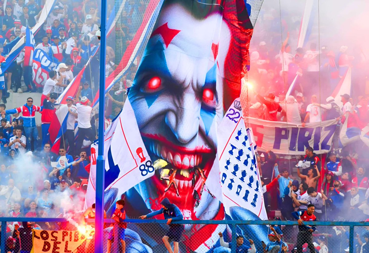 Se cumple un año del clásico del Joker. Un clásico que sin duda quedo en el recuerdo de todos por como se dio todo el transcurso del encuentro. Un homenaje a Waldemar Victorino, la camiseta mas linda, un espectáculo de humo y como sorpresa el Joker