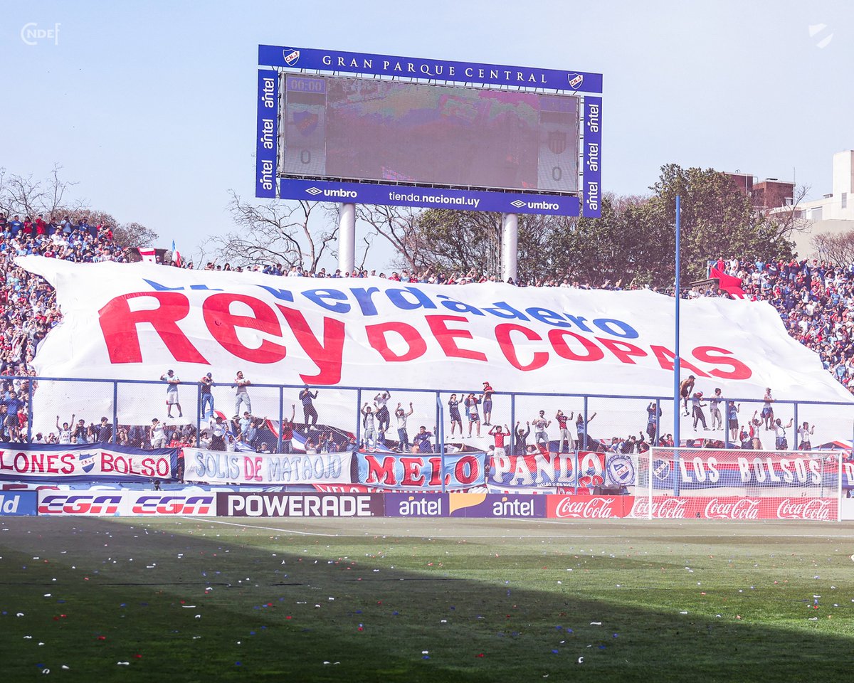 7411Hinchada's tweet photo. Se cumple un año del clásico del Joker. Un clásico que sin duda quedo en el recuerdo de todos por como se dio todo el transcurso del encuentro. Un homenaje a Waldemar Victorino, la camiseta mas linda, un espectáculo de humo y como sorpresa el Joker https://t.co/ZdUByOsxvw