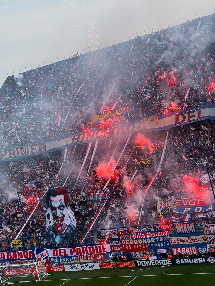 7411Hinchada's tweet photo. Se cumple un año del clásico del Joker. Un clásico que sin duda quedo en el recuerdo de todos por como se dio todo el transcurso del encuentro. Un homenaje a Waldemar Victorino, la camiseta mas linda, un espectáculo de humo y como sorpresa el Joker https://t.co/ZdUByOsxvw