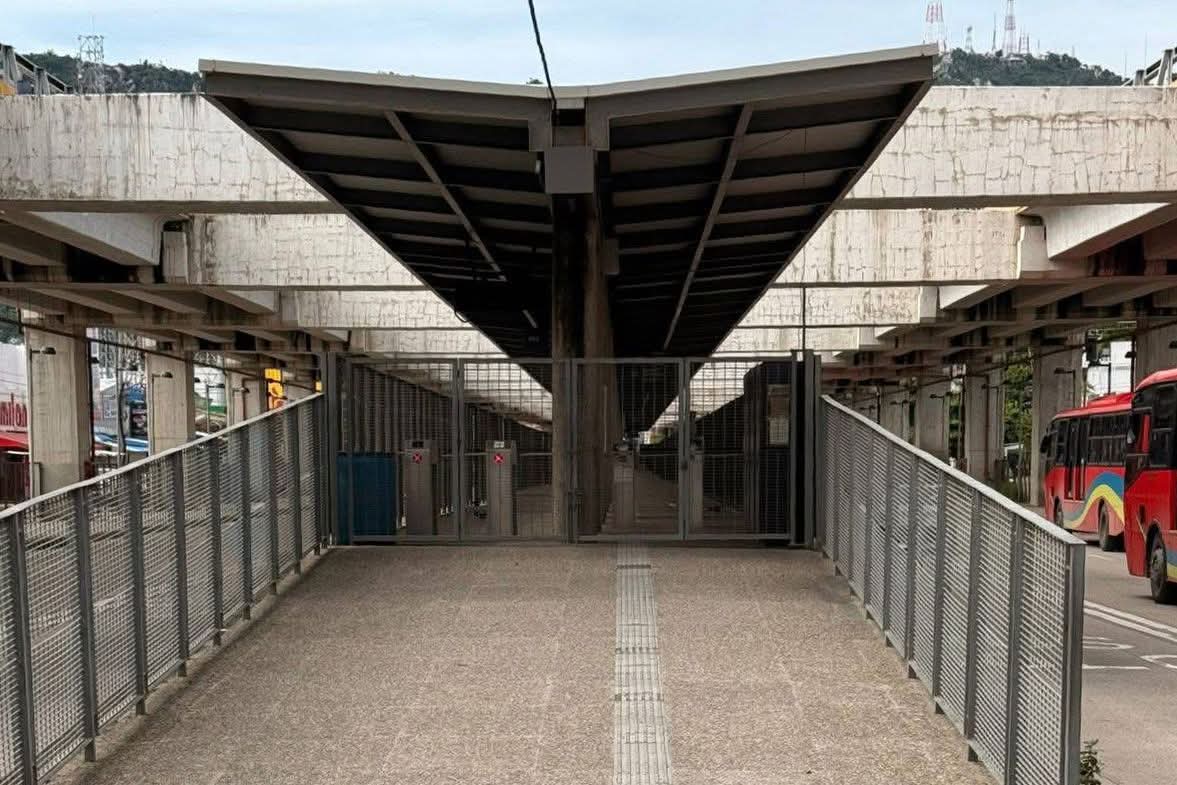 #SociedadAcapulco 
Cierran nuevamente las terminales del <a href="/acabusoficial/">Acabús</a> en #Acapulco